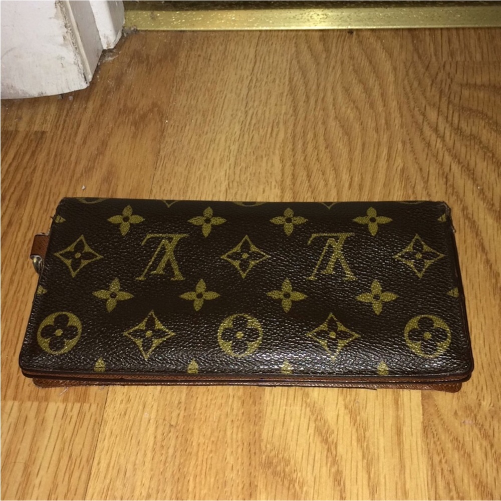 Louis Vuitton Wallet - Picture 3 of 7